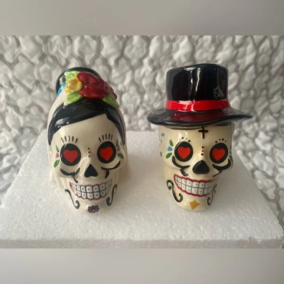 DAY OF THE DEAD SALT & PEPPER SUGAR SKULL BRIDE AND GROOM CERAMIC SHAKERS - Picture 2 of 9